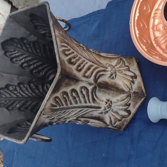 Bundt Oriental Vase&Planter - Picture 2 of 4